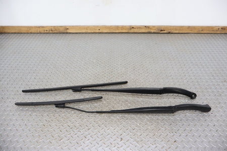 Wiper Arm, 2022, Rivian, R1S