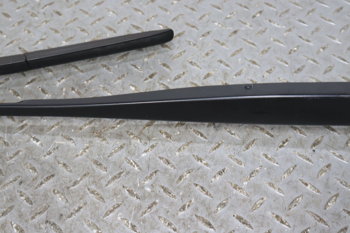 Wiper Arm, 2022, Rivian, R1S