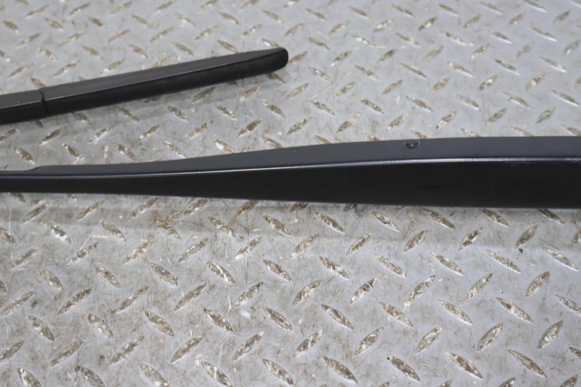 Wiper Arm, 2022, Rivian, R1S