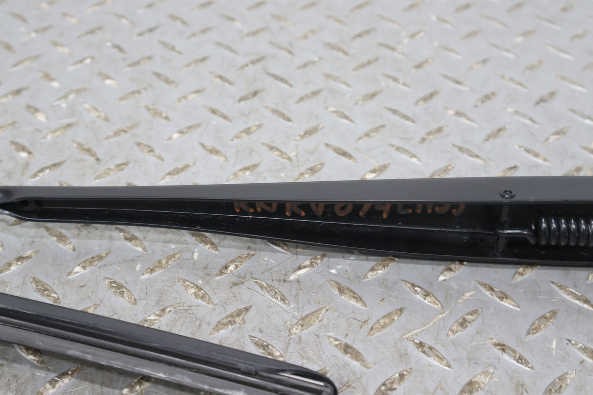 Wiper Arm, 2022, Rivian, R1S
