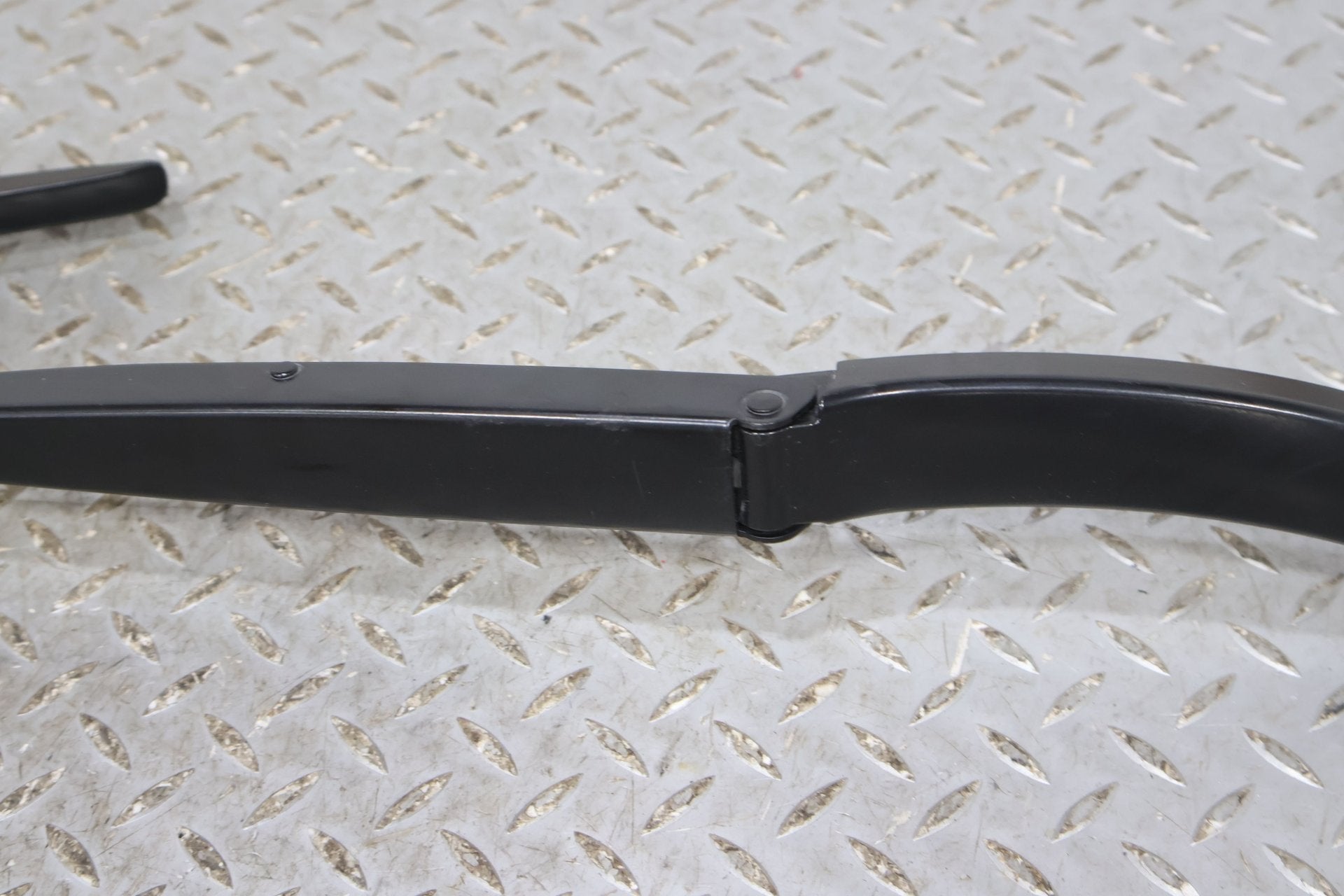 Wiper Arm, 2022, Rivian, R1S