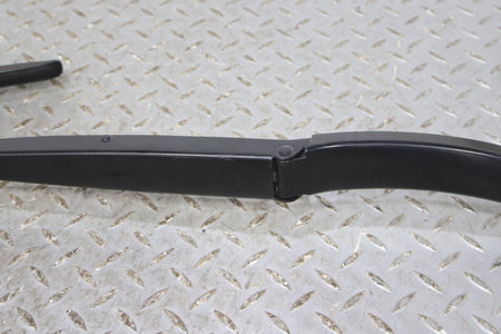 Wiper Arm, 2022, Rivian, R1S