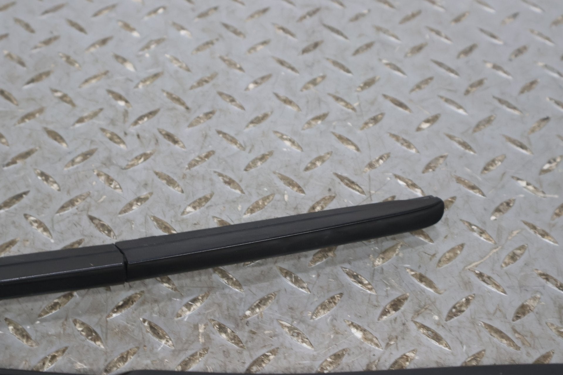Wiper Arm, 2022, Rivian, R1S