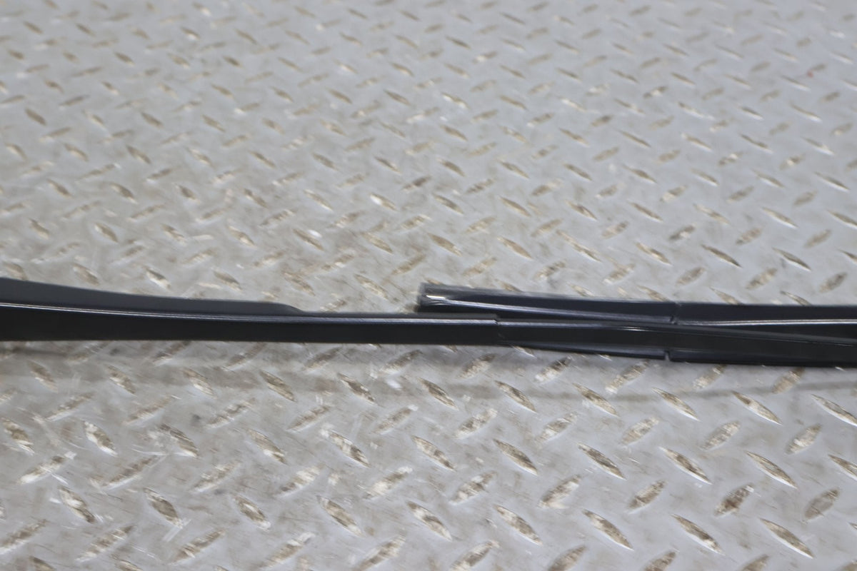 Wiper Arm, 2022, Rivian, R1S
