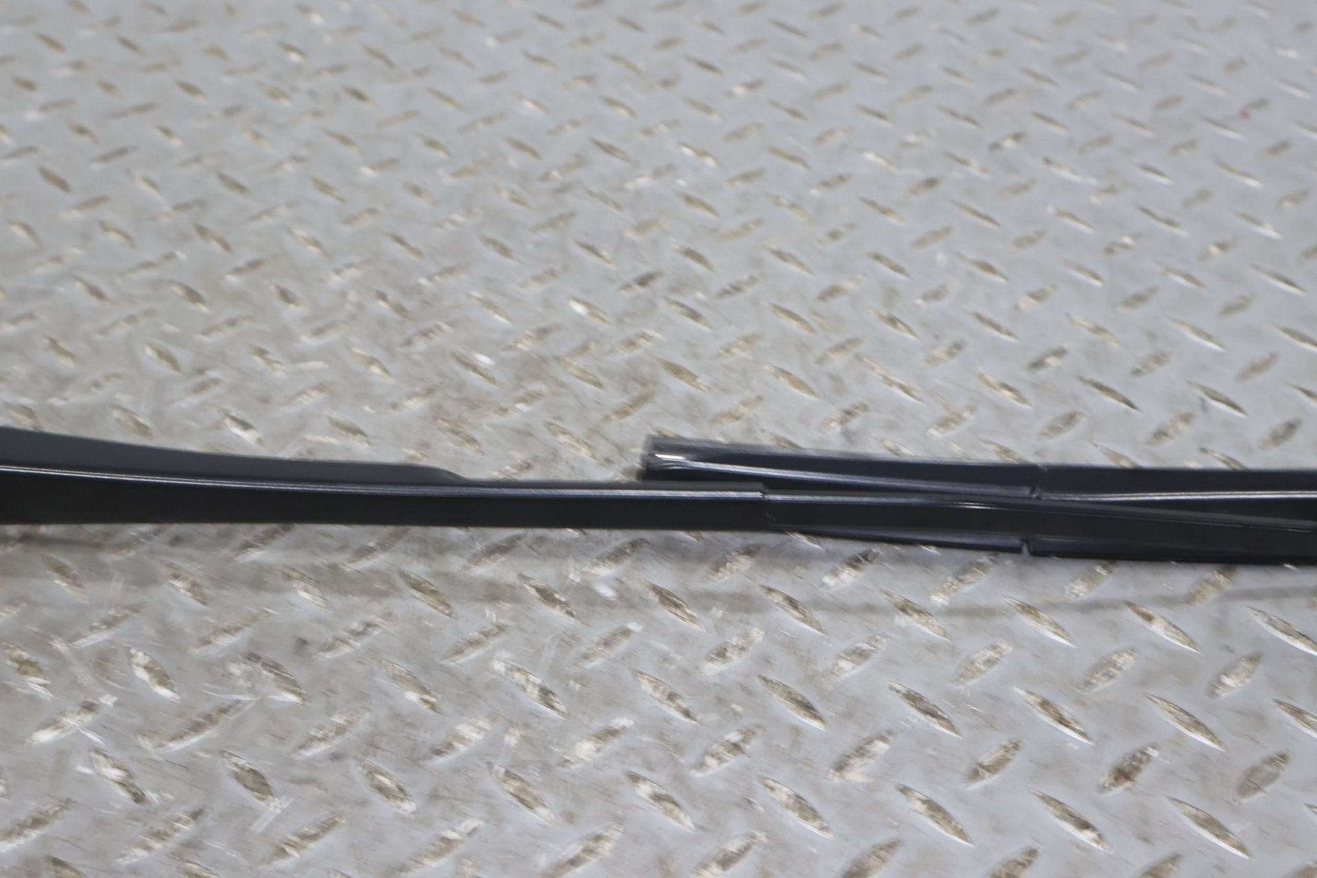 Wiper Arm, 2022, Rivian, R1S