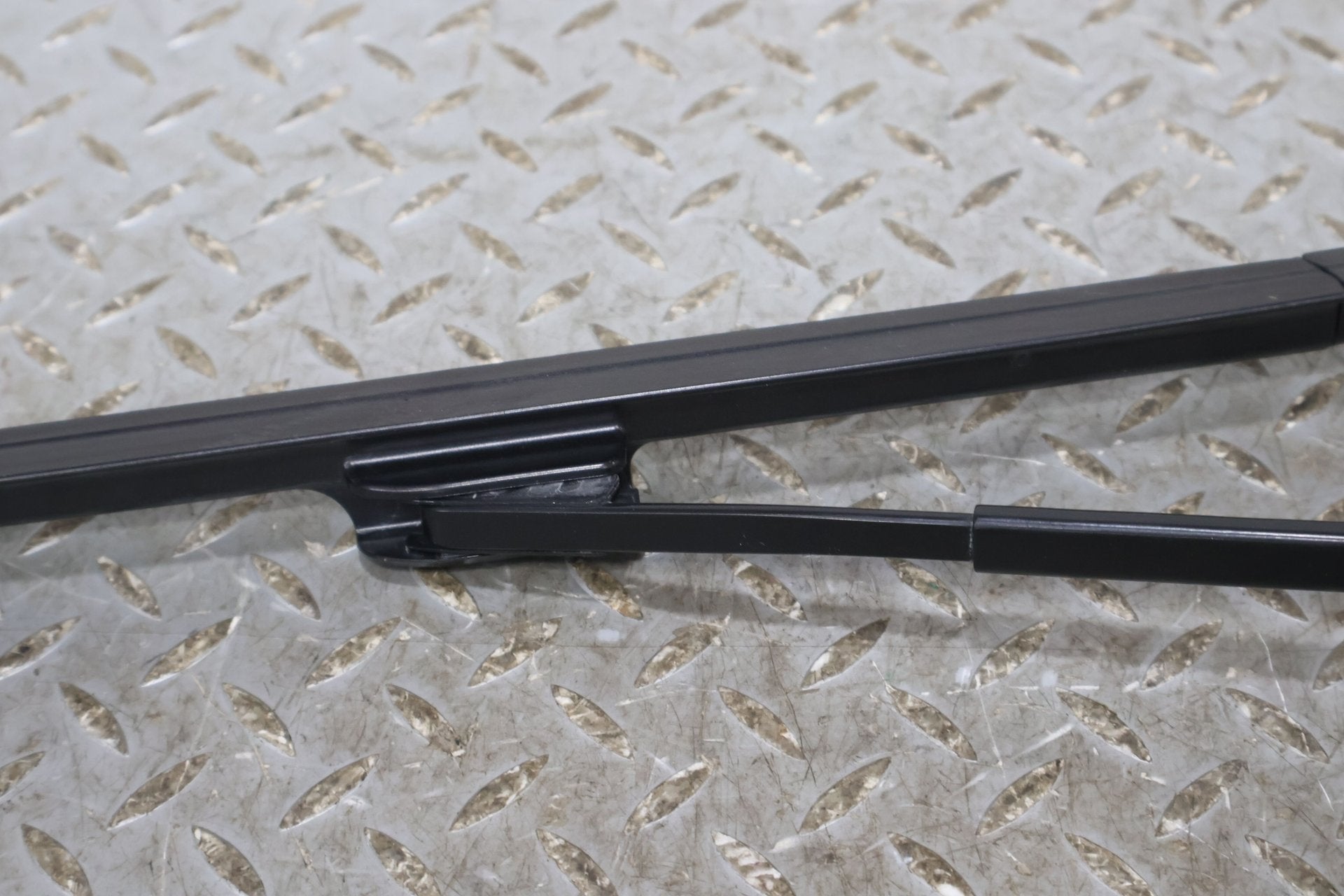 Wiper Arm, 2022, Rivian, R1S