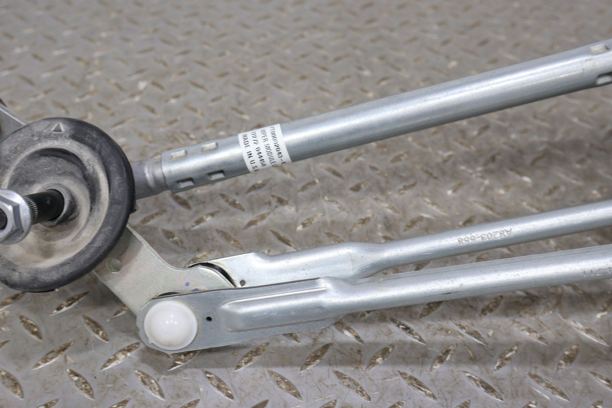 Wiper Linkage, 2022, Rivian, R1S