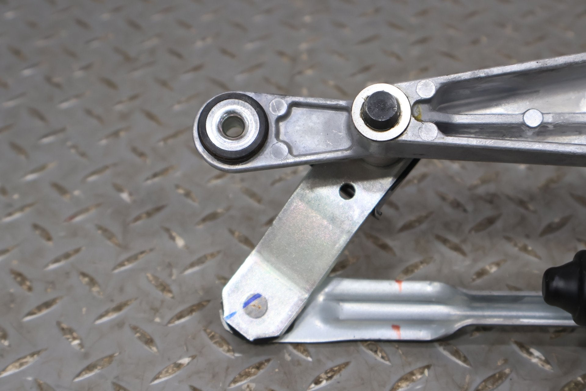 Wiper Linkage, 2022, Rivian, R1S