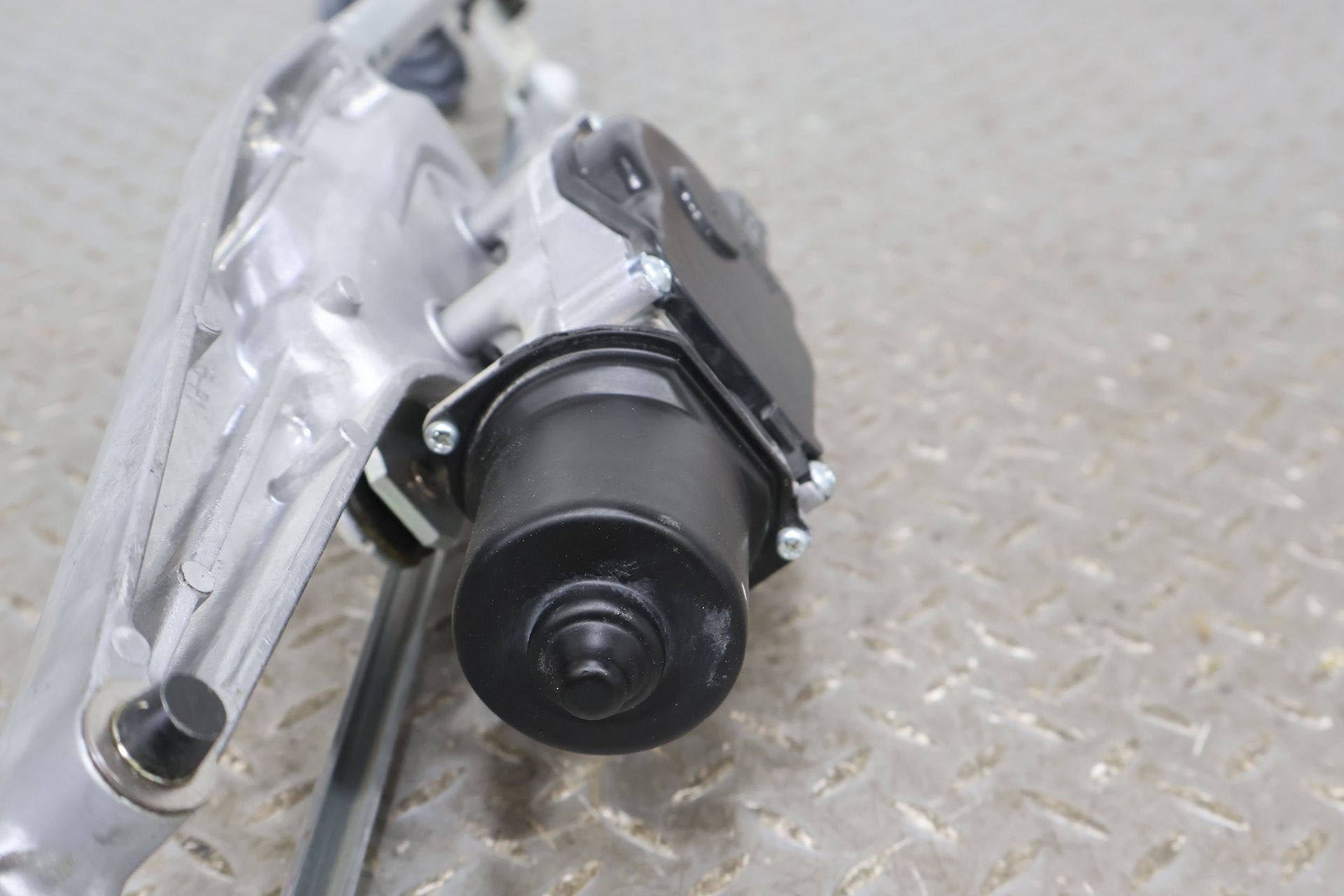Wiper Linkage, 2022, Rivian, R1S