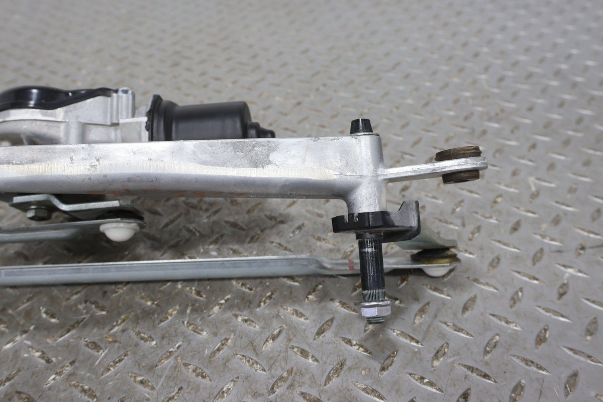 Wiper Linkage, 2022, Rivian, R1S