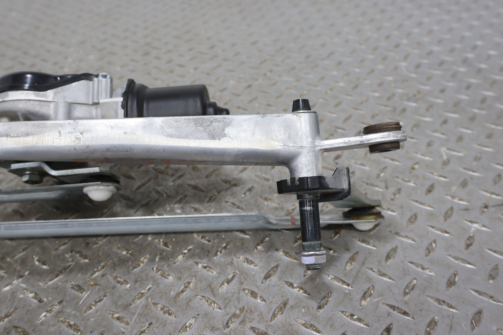 Wiper Linkage, 2022, Rivian, R1S