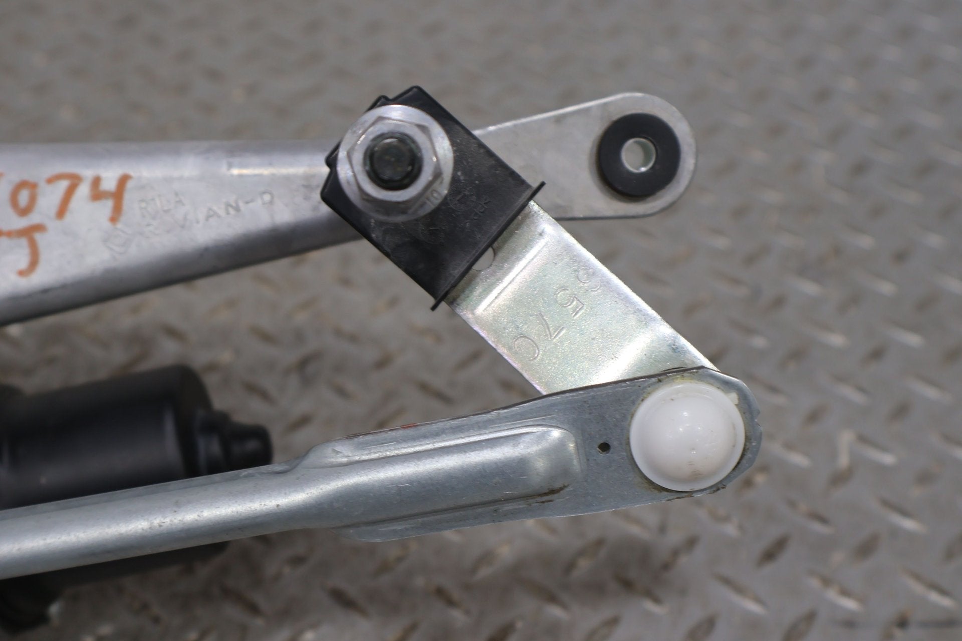 Wiper Linkage, 2022, Rivian, R1S