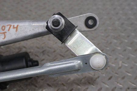 Wiper Linkage, 2022, Rivian, R1S