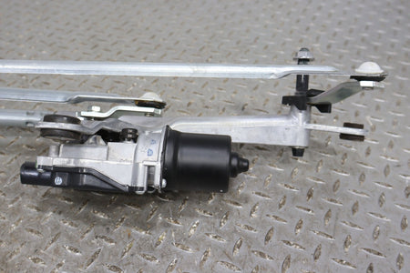 Wiper Linkage, 2022, Rivian, R1S