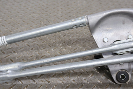 Wiper Linkage, 2022, Rivian, R1S