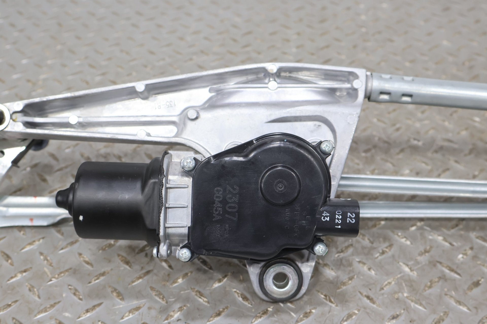 Wiper Linkage, 2022, Rivian, R1S