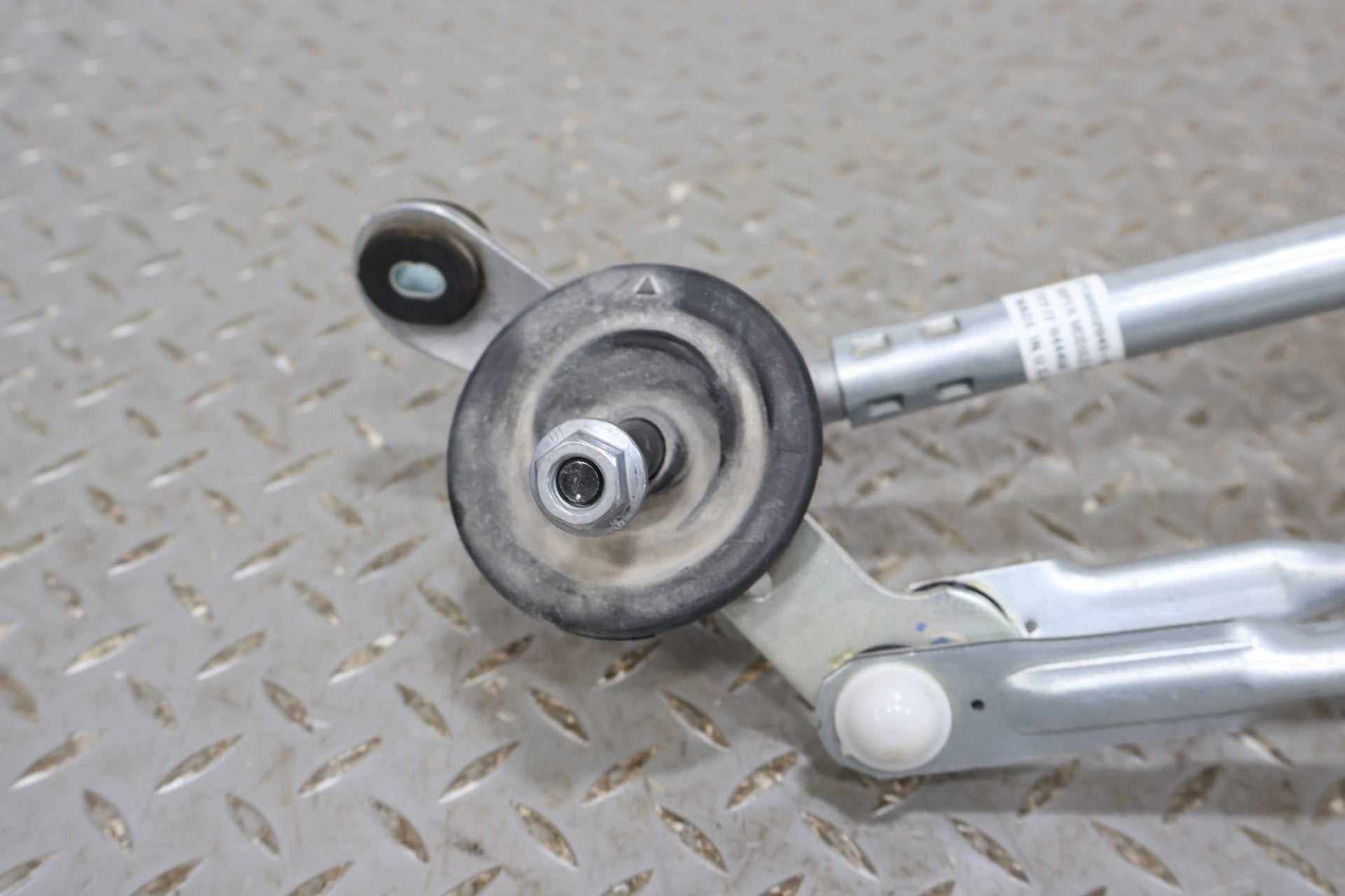 Wiper Linkage, 2022, Rivian, R1S