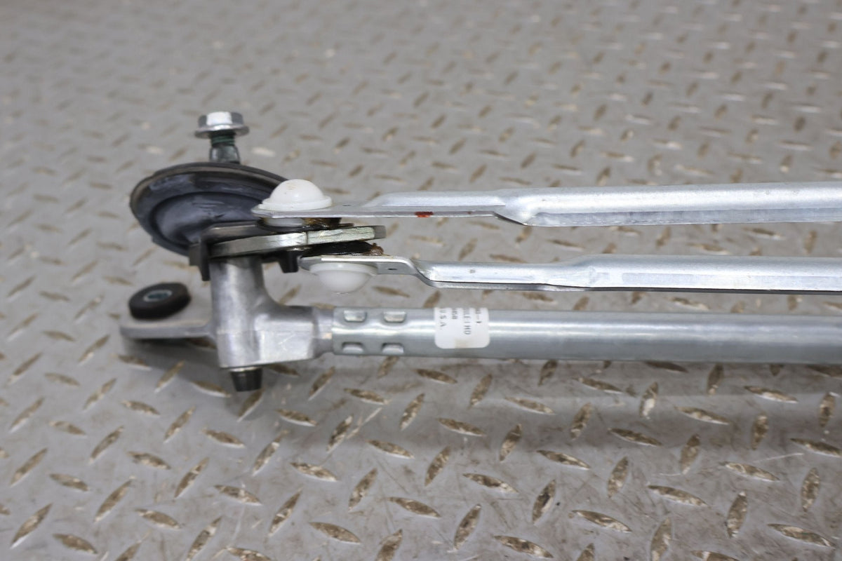 Wiper Linkage, 2022, Rivian, R1S