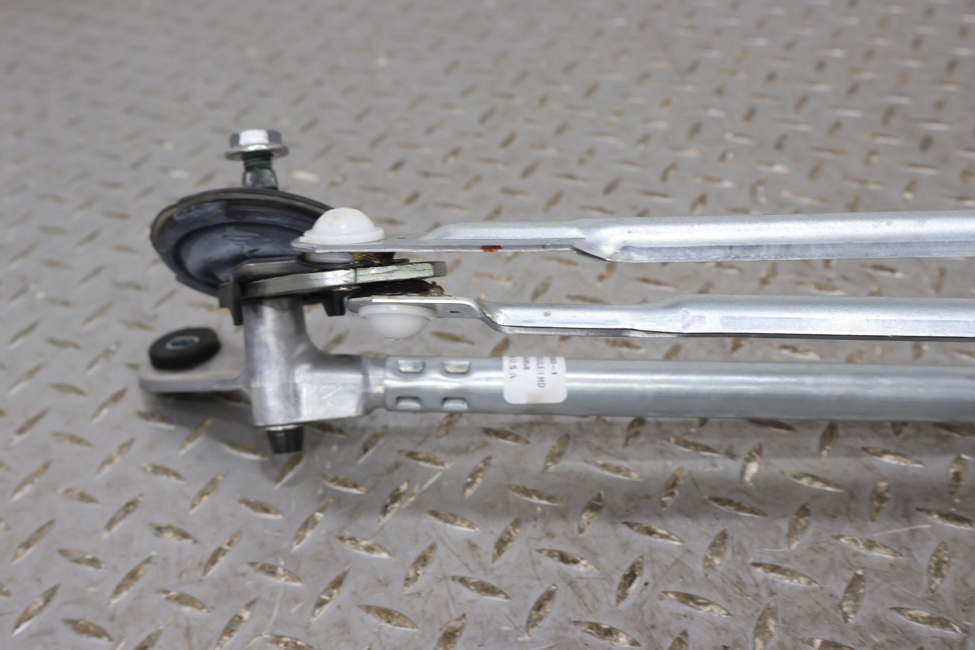 Wiper Linkage, 2022, Rivian, R1S