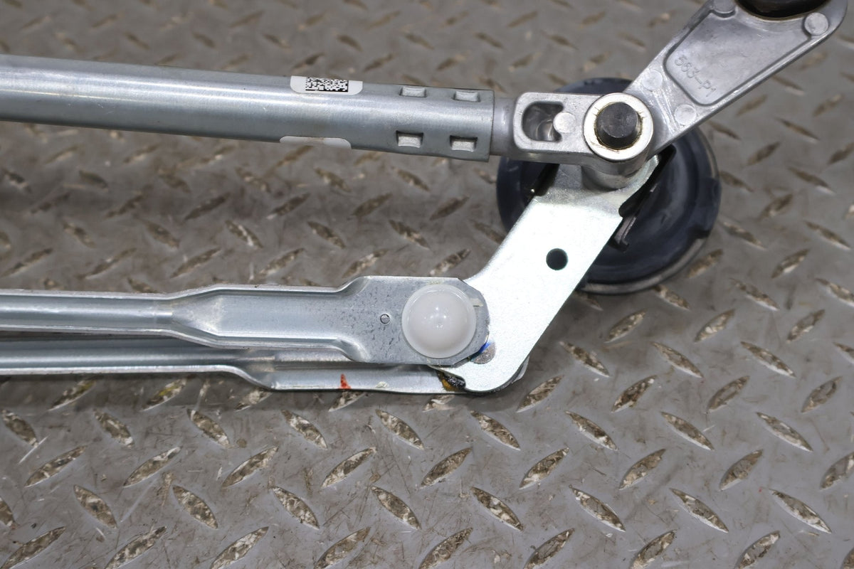 Wiper Linkage, 2022, Rivian, R1S