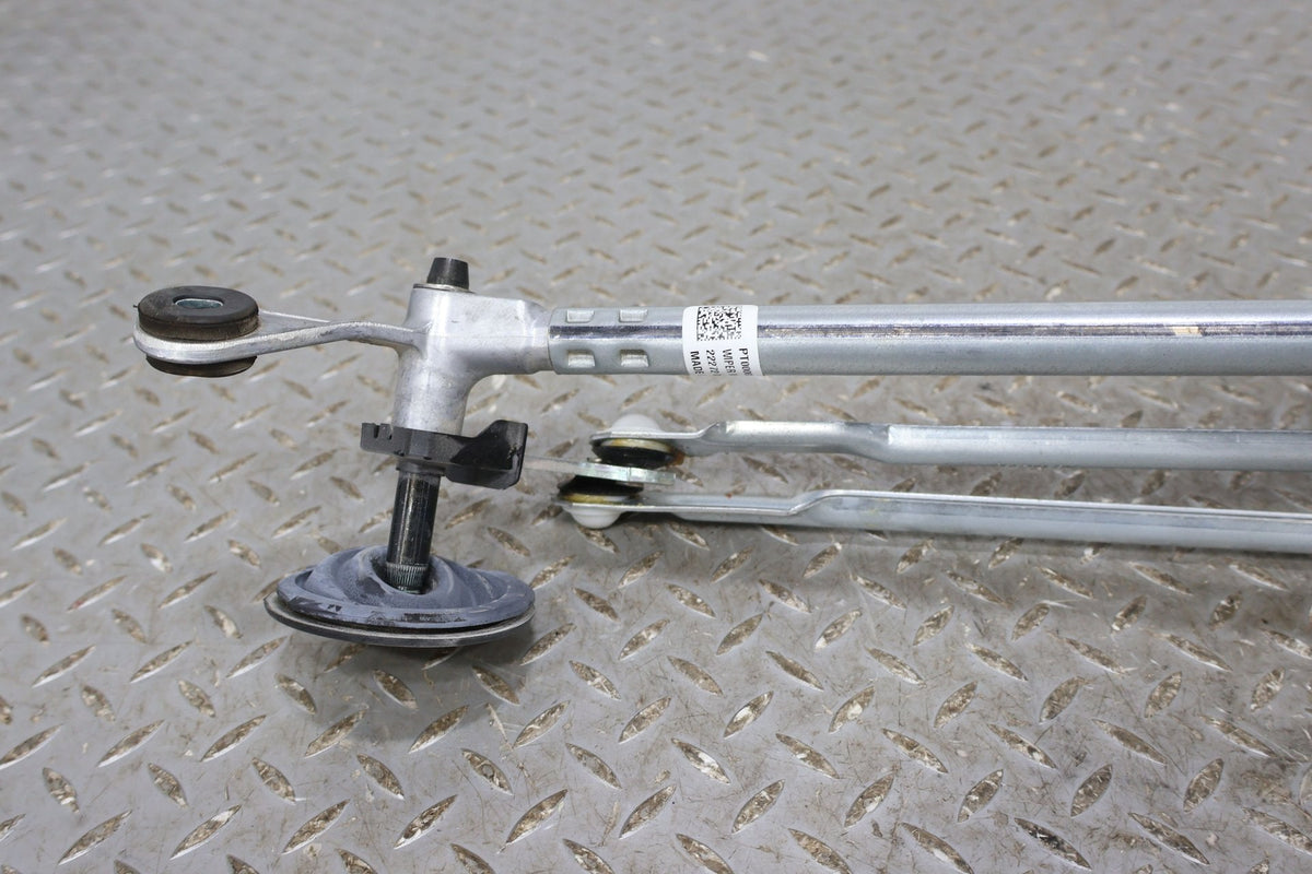 Wiper Linkage, 2022, Rivian, R1S