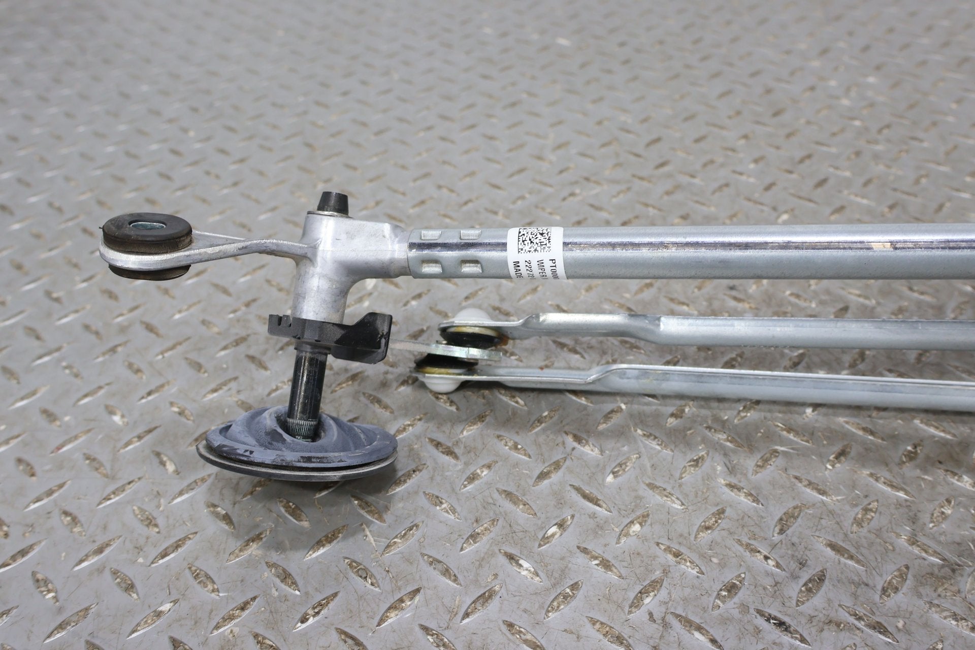 Wiper Linkage, 2022, Rivian, R1S
