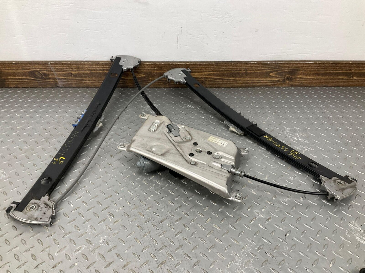 2008 Maybach 57 W240 Front Left LH Window Regulator (A2407200746) Tested