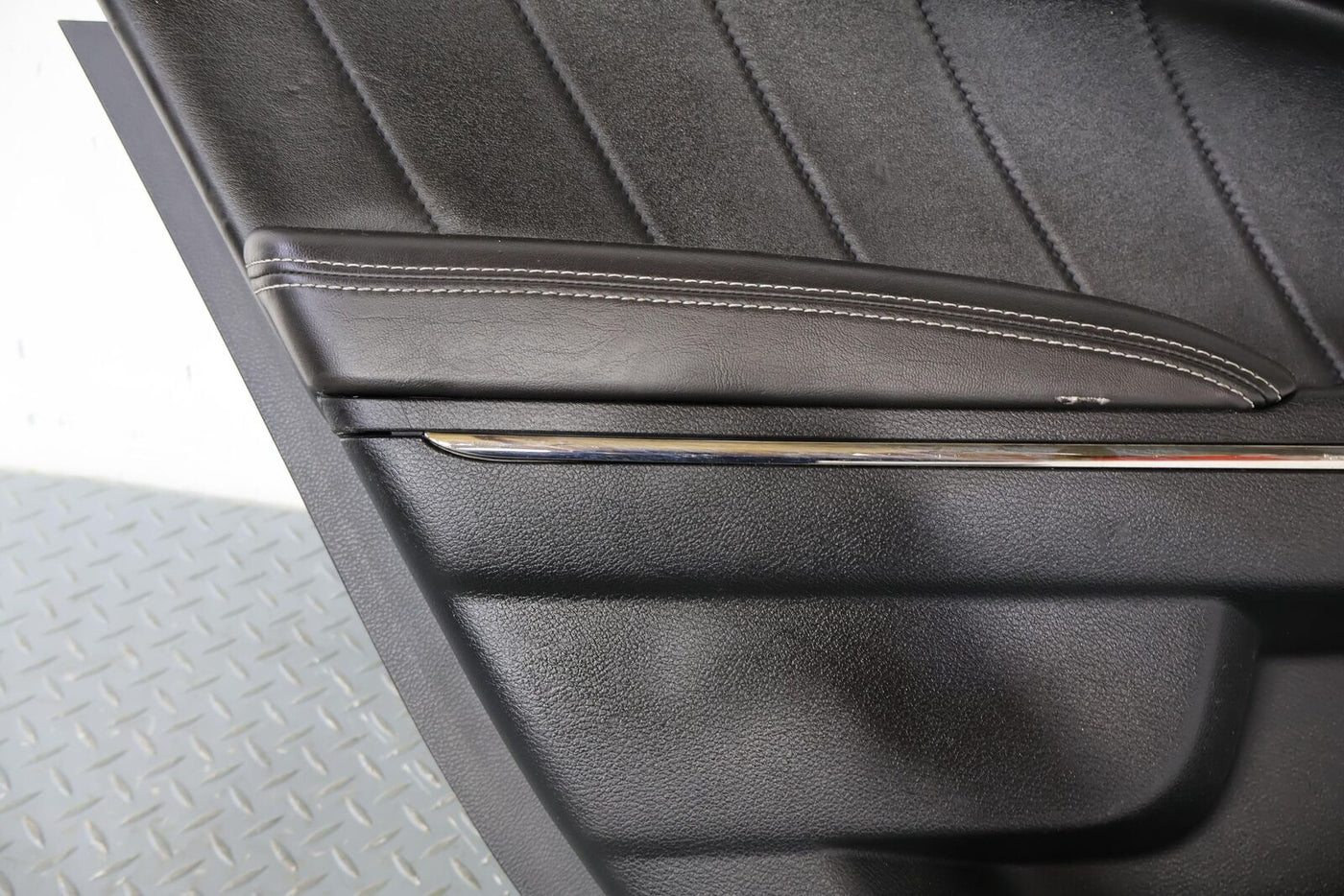 15-18 Dodge Charger SRT Hellcat Rear Left LH Door Trim Panel (Black X9) Notes