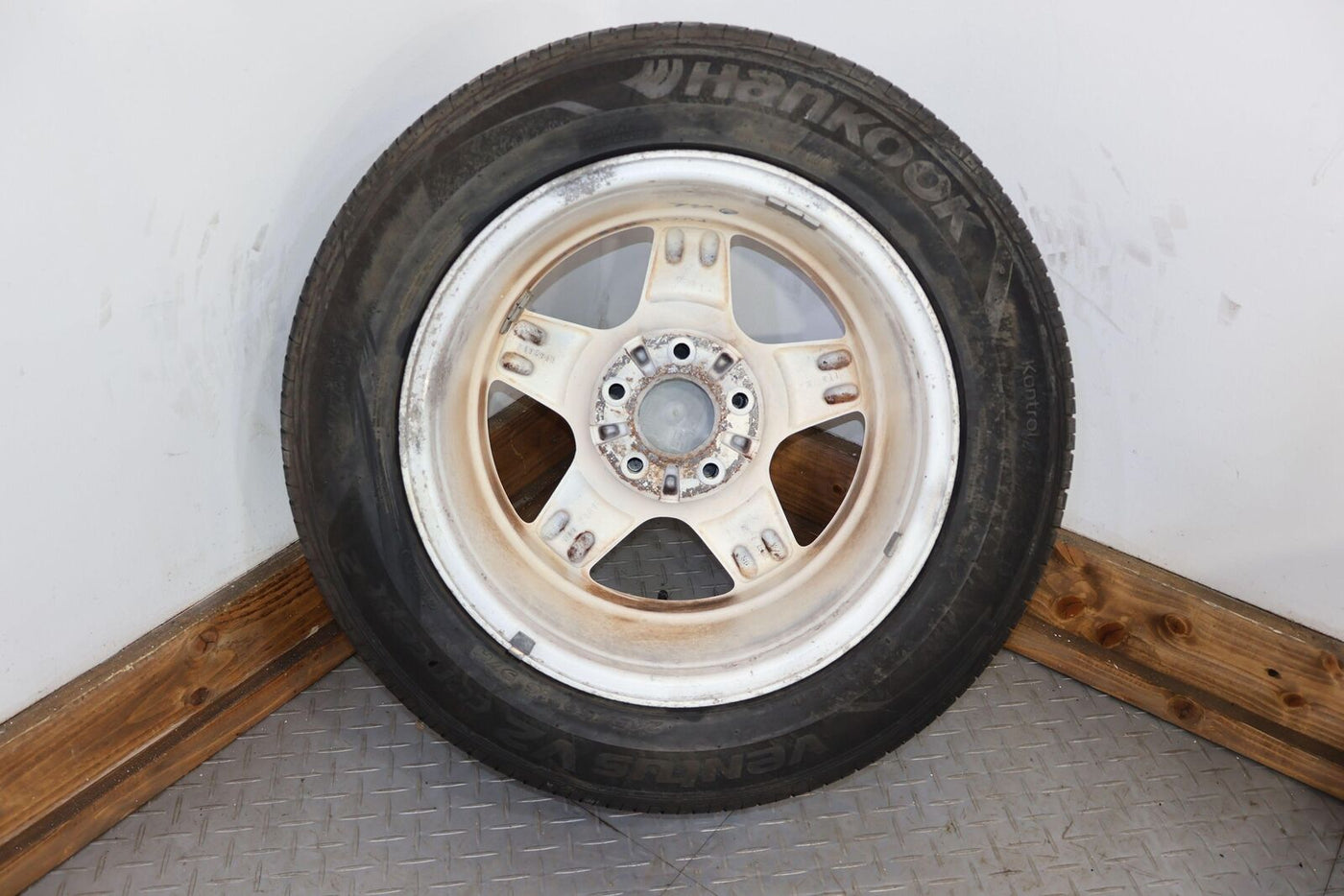 97-99 Chevy Camaro 30th Anniversary 16x8 White Wheels W/ Hankook Tires Set of 4