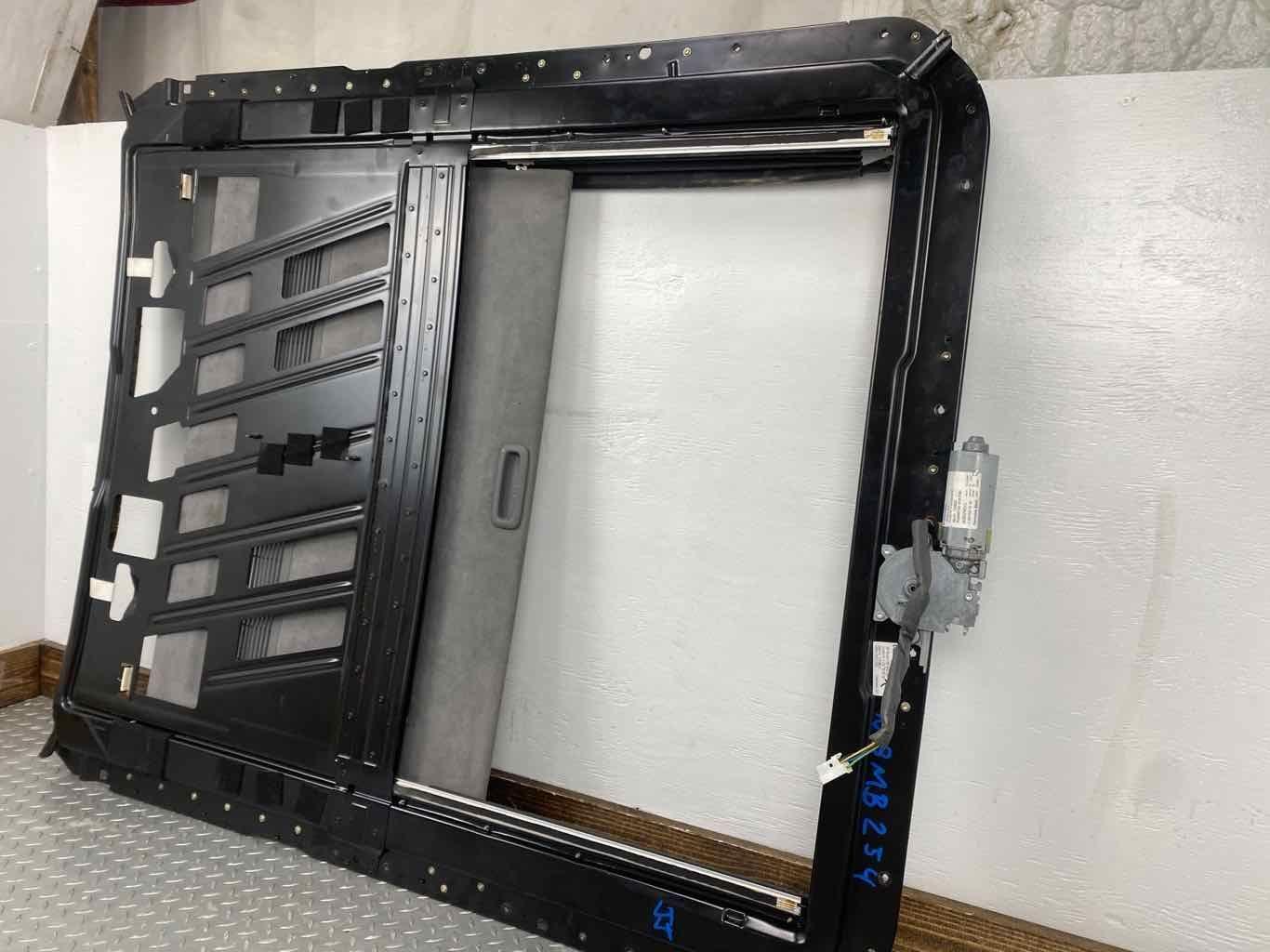 2008 Maybach 57 OEM Full Sunroof Glass Track Motor & Cracked Frame Tested Good