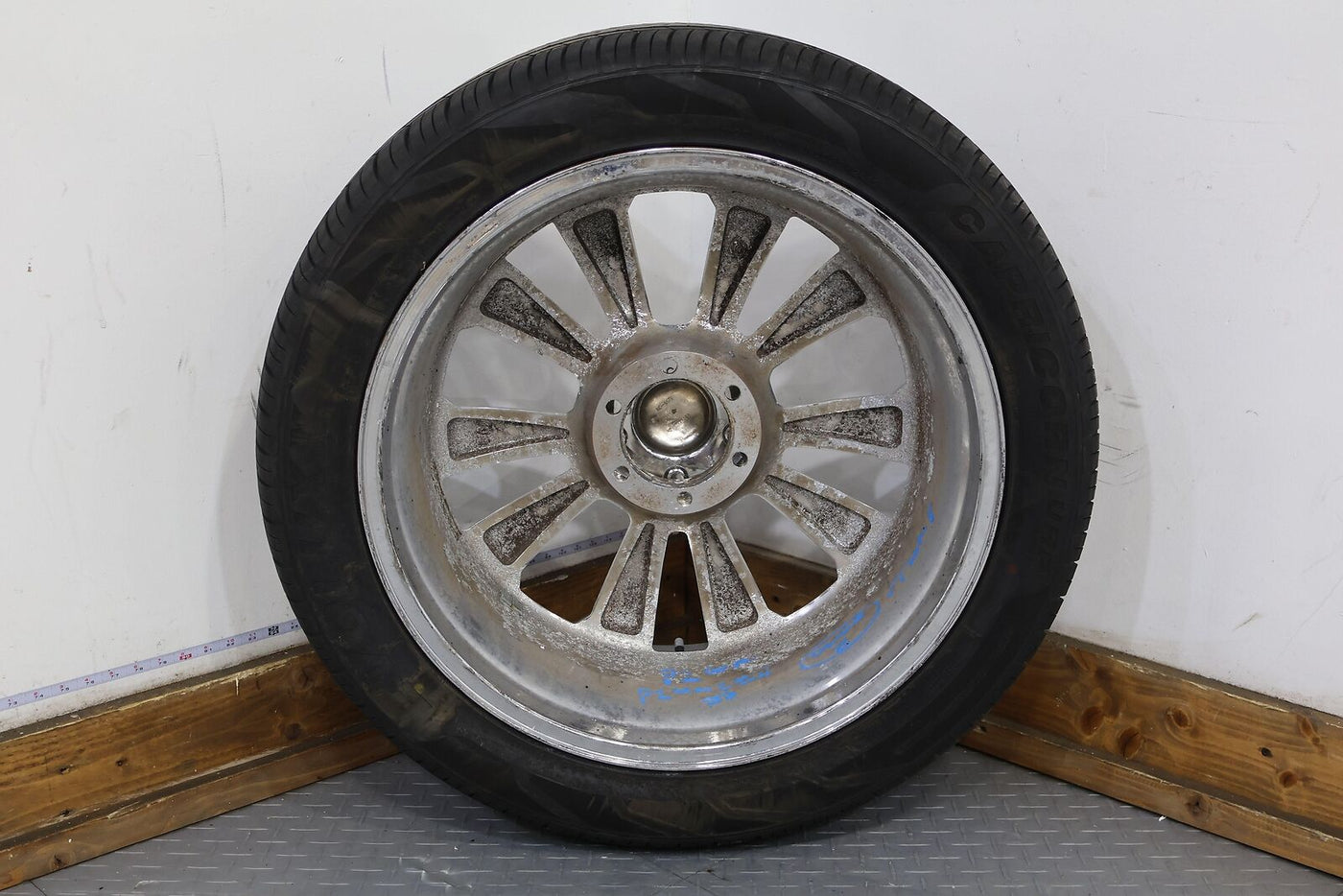 99-02 GMC Yukon Falken 22x9.5 Set of 4 Wheels W/ Tires (Lt. Bend / Weld Repair)