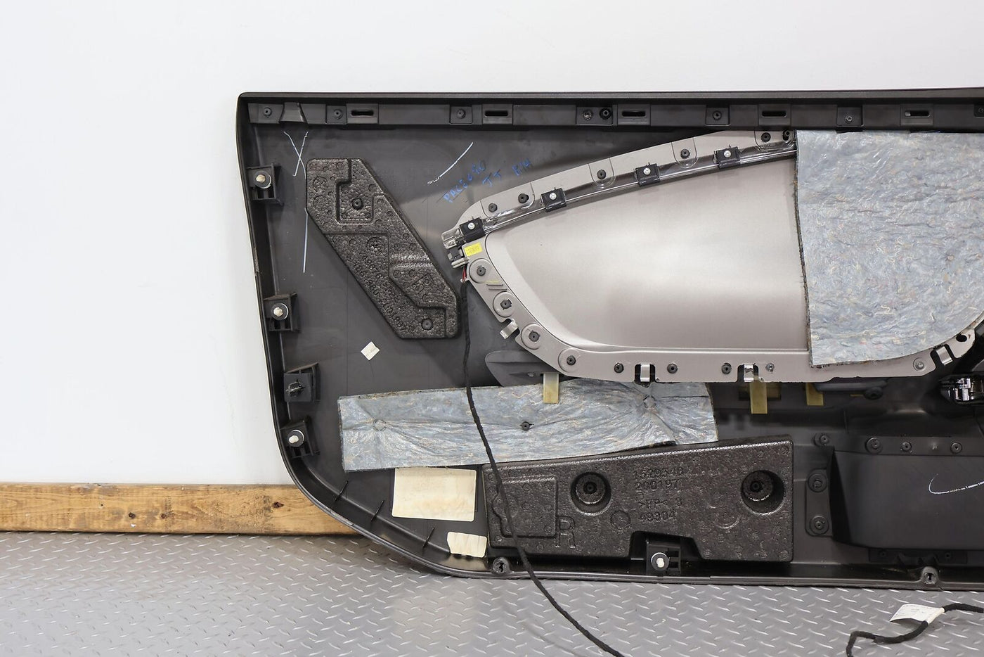 10-11 Chevy Camaro SS Front Right Passenger Interior Door Trim Panel (Black AFM)