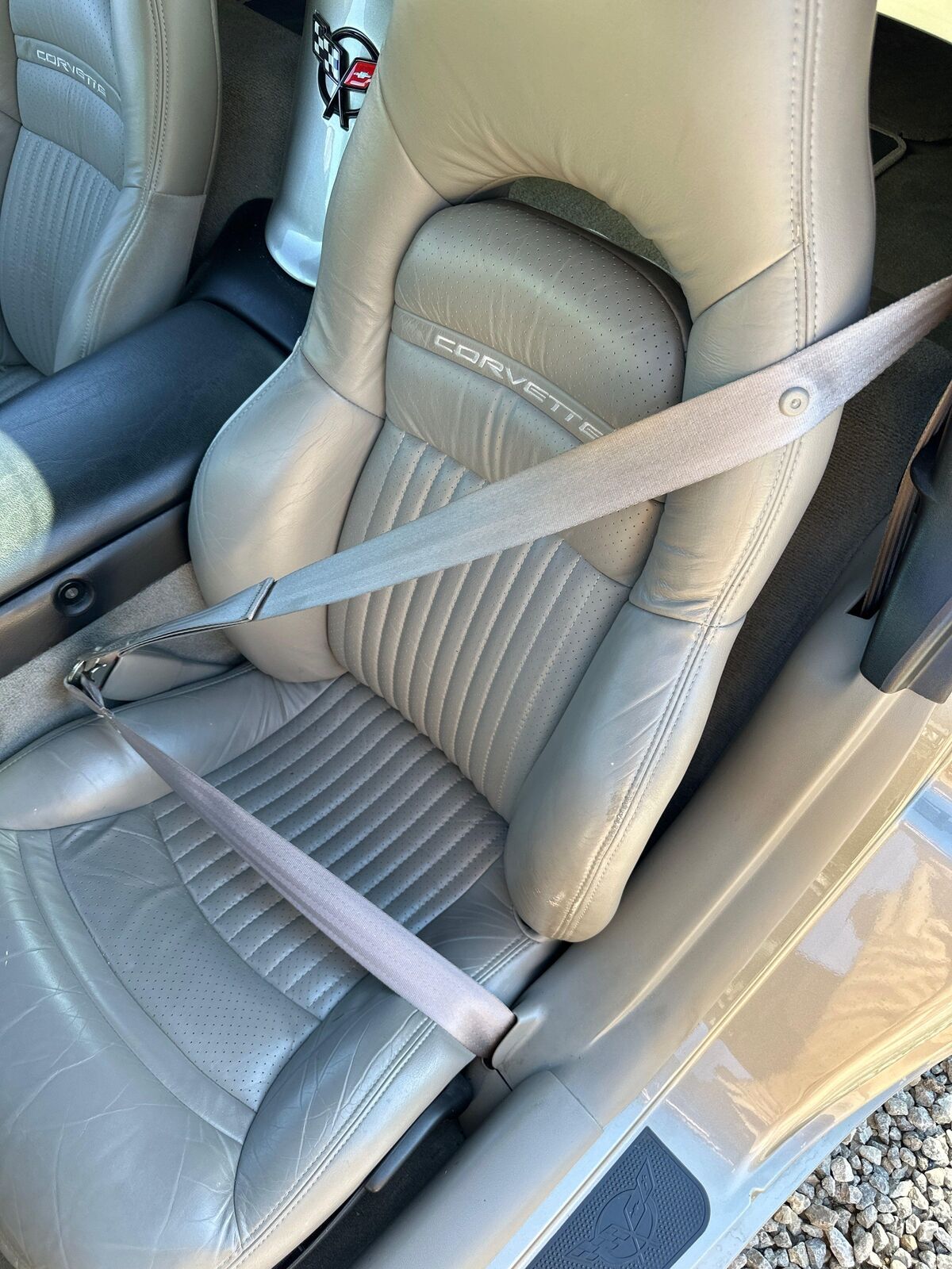 97-99 Chevy C5 Corvette Convertible Front Right Seat Belt Retractor (Light Gray)
