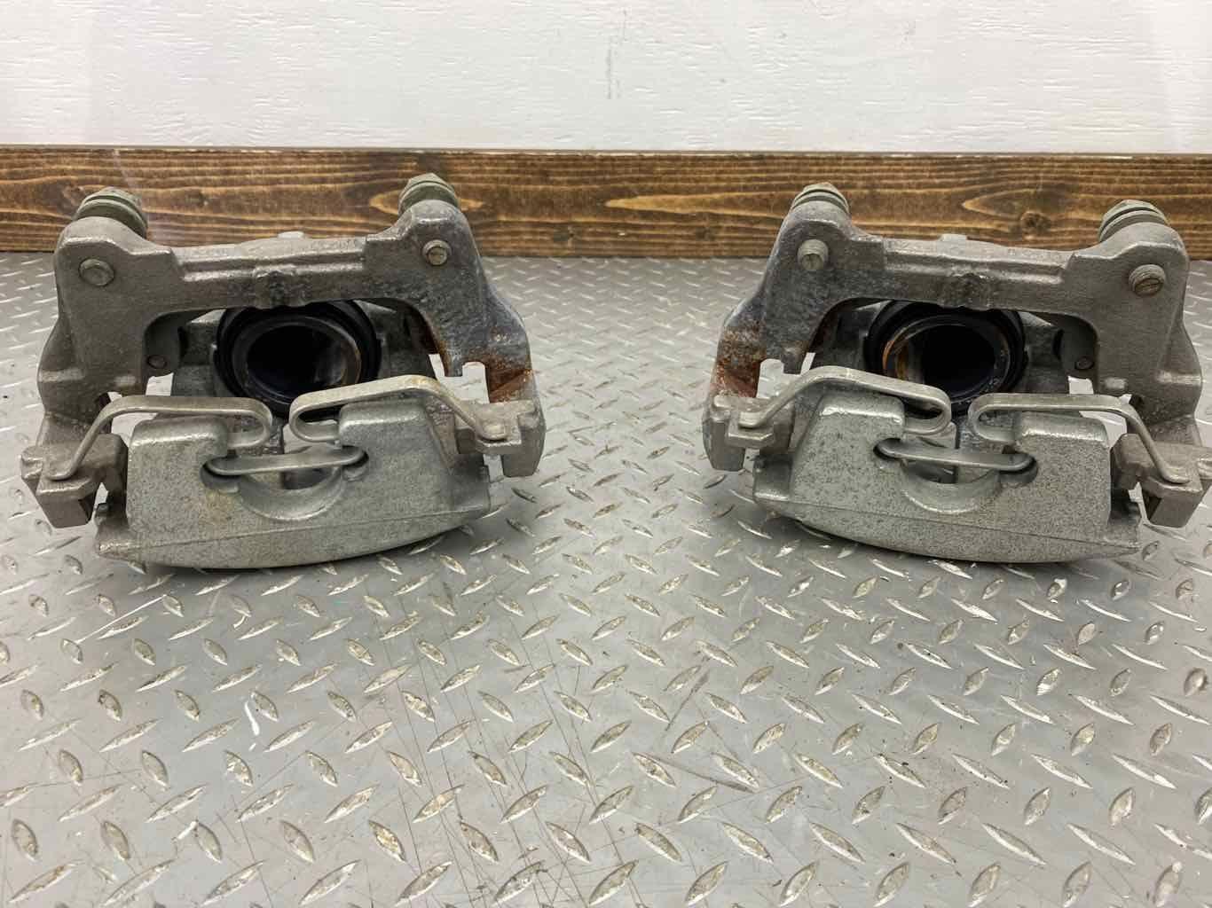 17-20 Jaguar F-Pace 3.0L Pair of LH & RH Front Brake Calipers W/Carriers