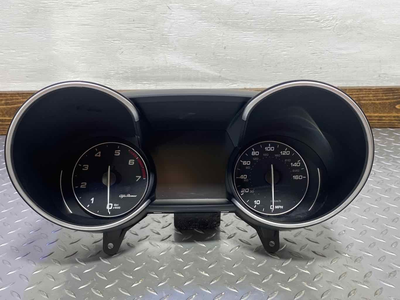 17-19 Alfa Romeo Giulia TI Q4 160MPH Speedometer Cluster (50559264) Tested 28K