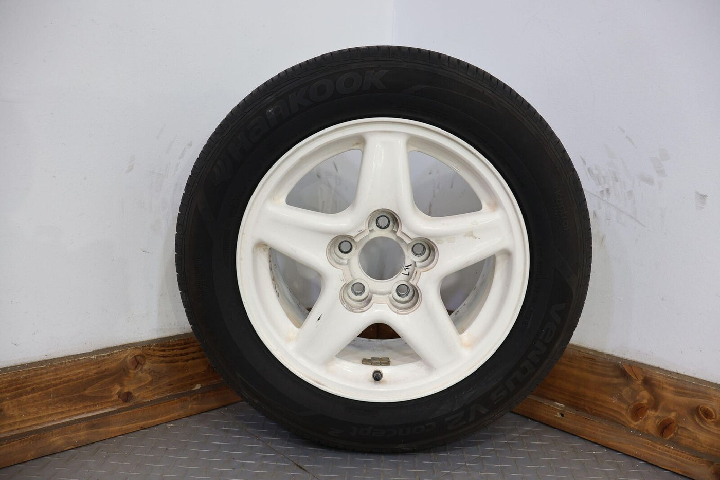 97-99 Chevy Camaro 30th Anniversary 16x8 White Wheels W/ Hankook Tires Set of 4