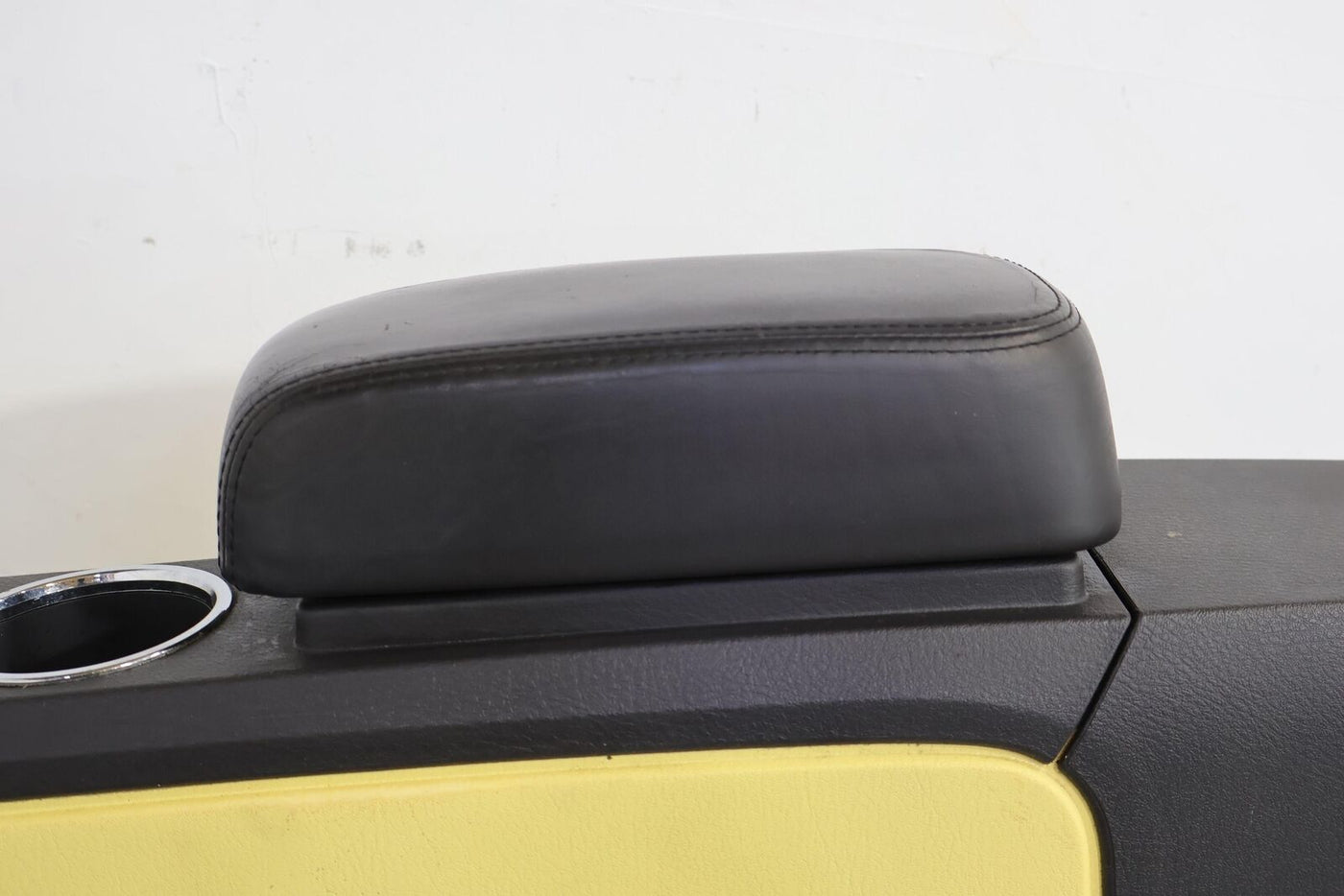 02-05 Ford Thunderbird Center Floor Console W/ Lid (Yellow & Black) Auto