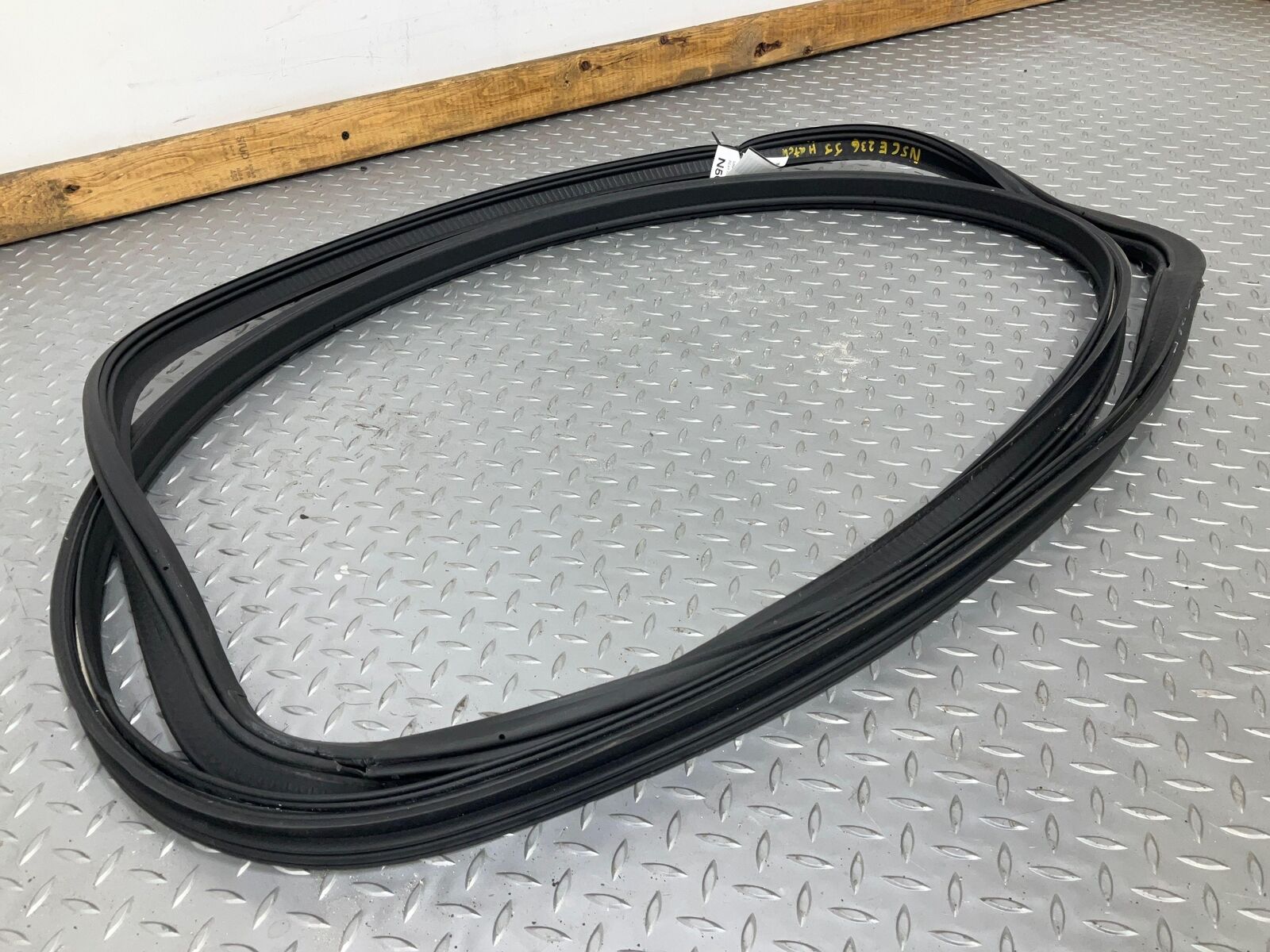 0513 Chevy Corvette C6 Rear Hatch Weather Stripping Gasket Seal (Coupe