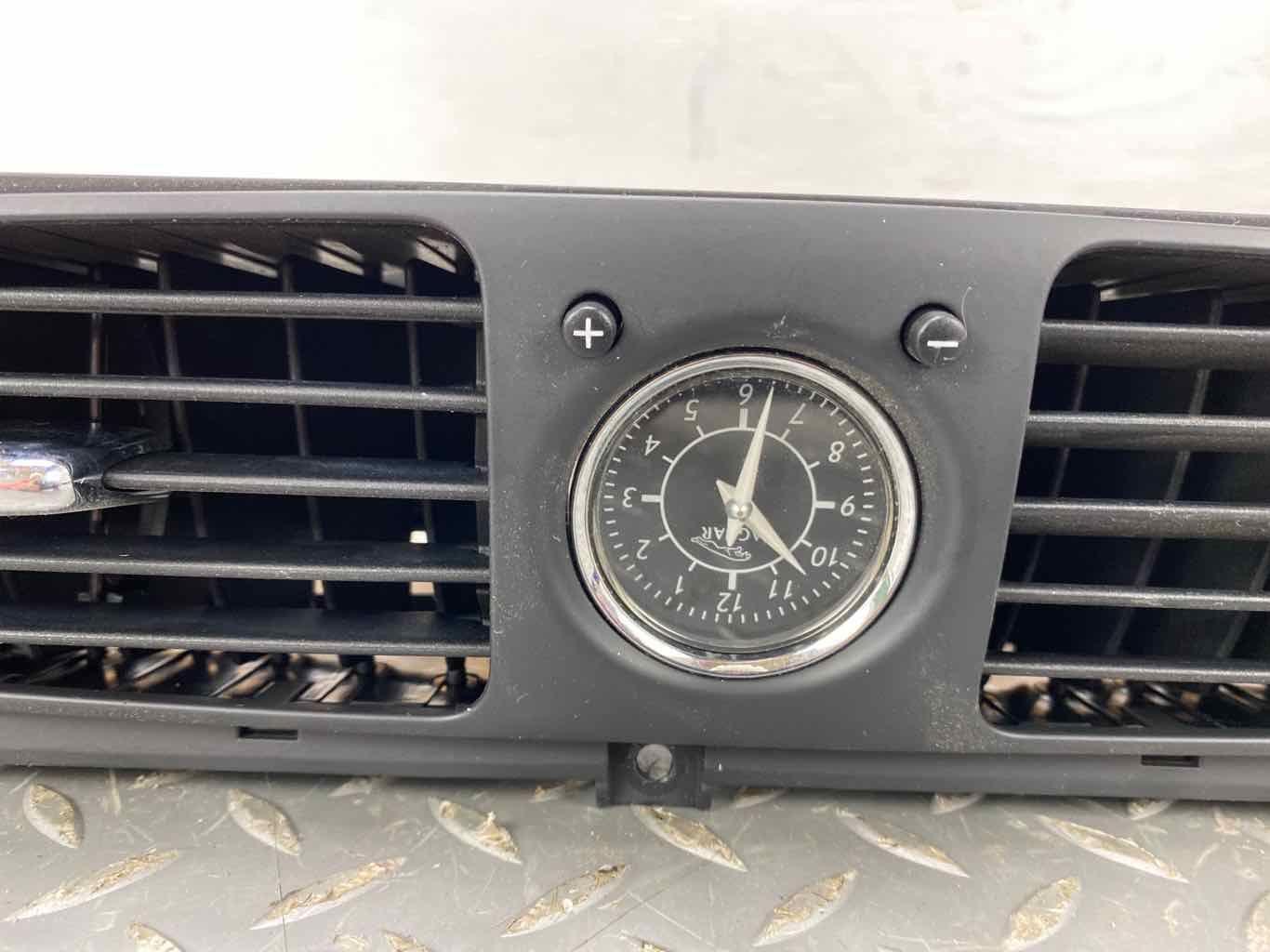 04-07 Jaguar XJR Interior Center Dash Mounted Clock W/Dash Vents (Black) Tested