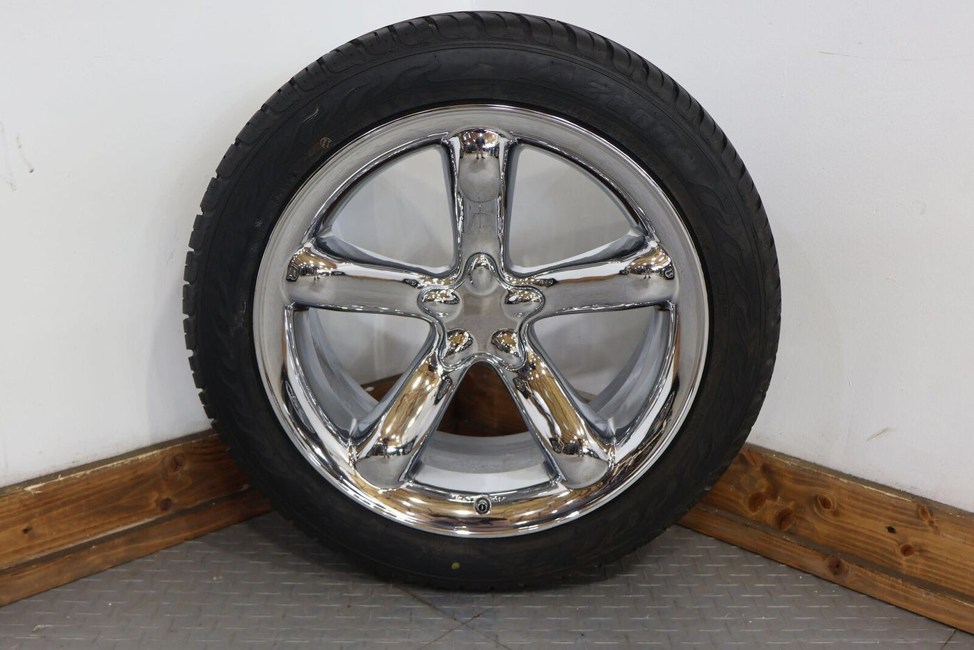 00-02 Plymouth Prowler 17" & 20" Full Wheel Set W/Tires (Chrome) W/Center Caps
